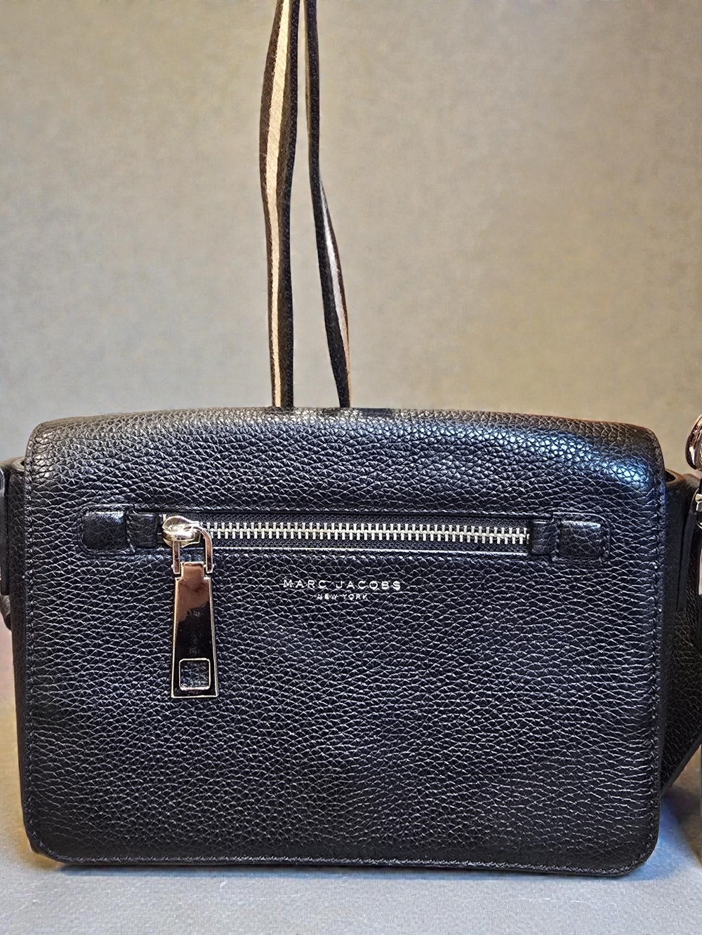Marc Jacobs Pebbled Leather Crossbody EUC